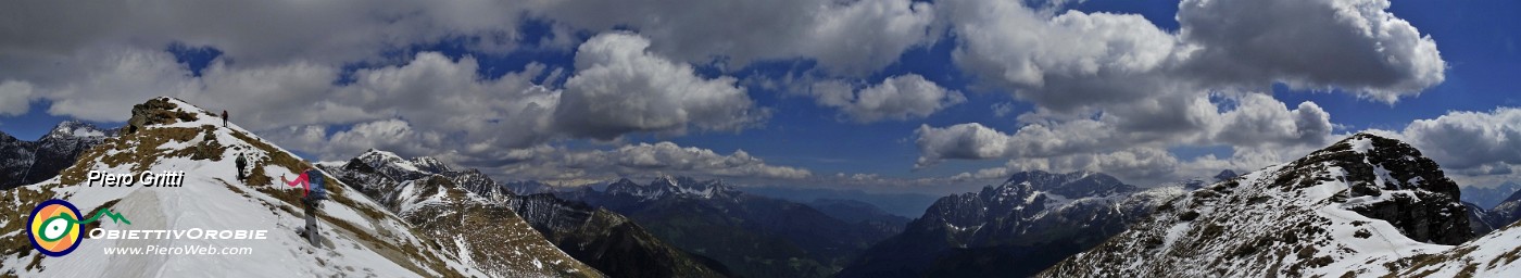 59 Dalla vetta del Sasna passiamo al Monte Crostaro.jpg